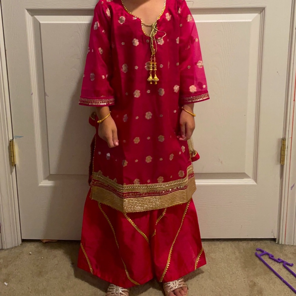 Girls Pakistani Outfit